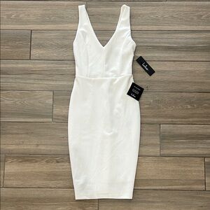 Elegant White Sleeveless Dress